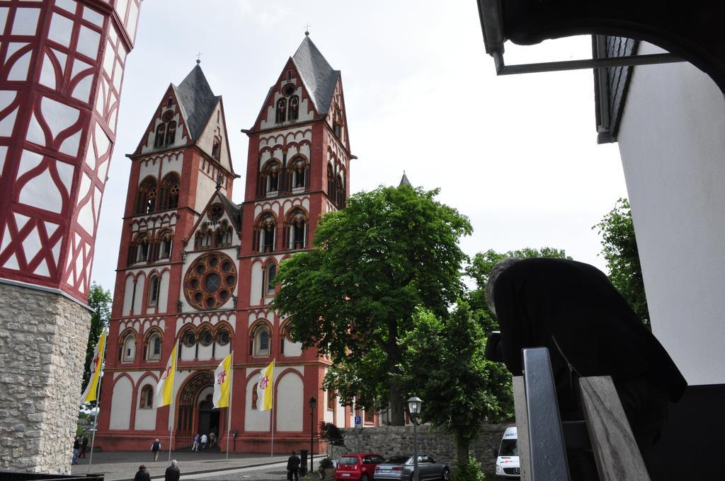 Hotel Gaestehaus Priester Limburg an der Lahn Esterno foto