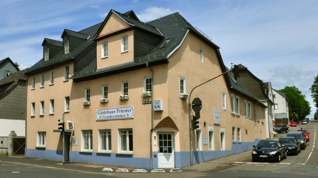 Hotel Gaestehaus Priester Limburg an der Lahn Esterno foto