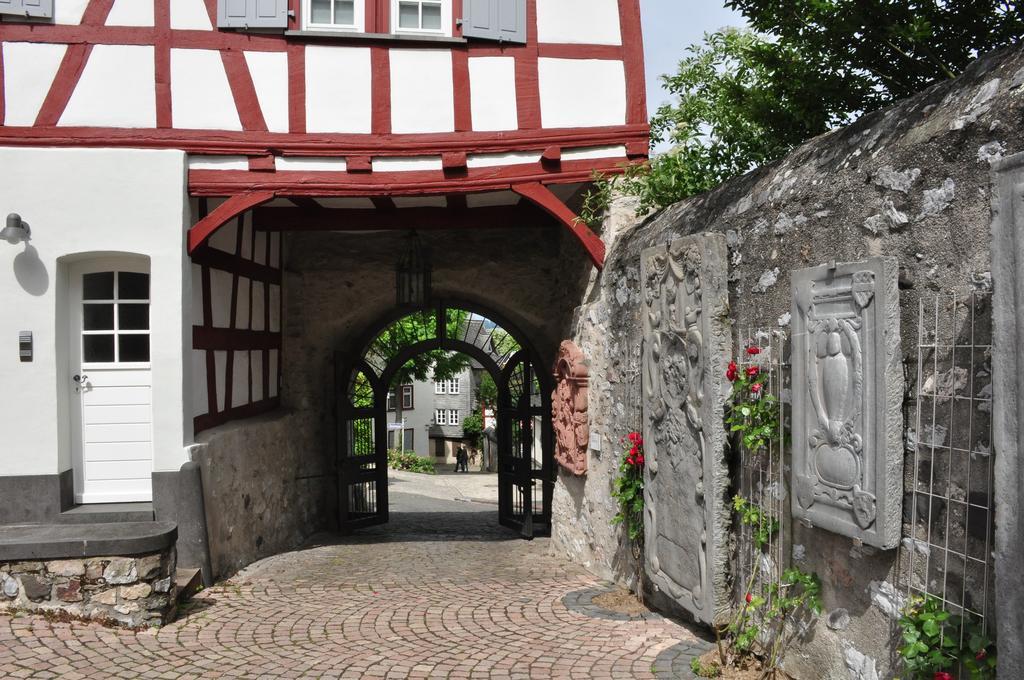 Hotel Gaestehaus Priester Limburg an der Lahn Esterno foto