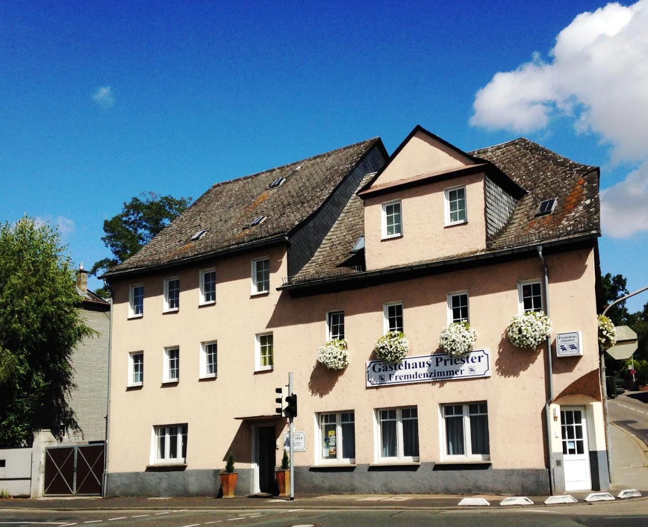 Hotel Gaestehaus Priester Limburg an der Lahn Esterno foto